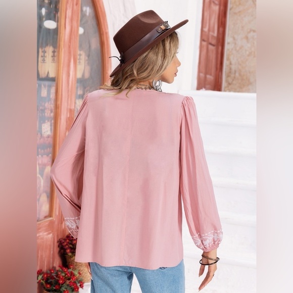 Graceful Floral Charm Balloon Sleeve Blouse - Picture 3 of 4